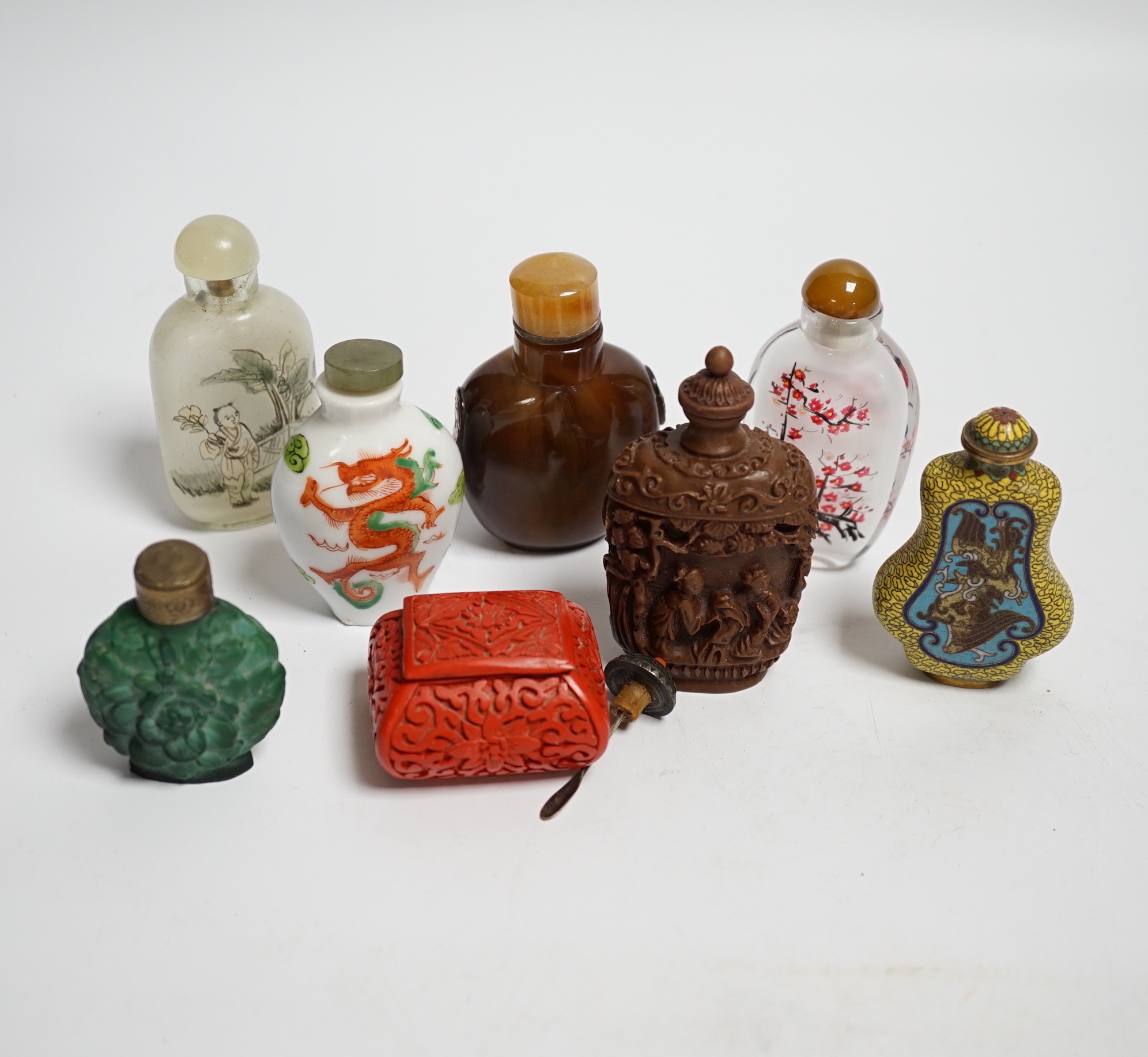 Seven various snuff bottles to include agate, glass, cloisonné and resin together with a lacquer snuff box (8)